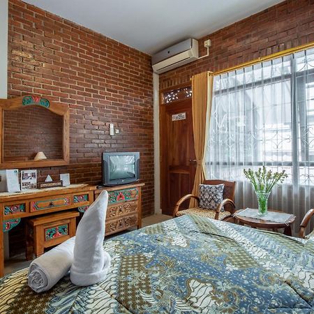 Sekararum Butik Syariah Guesthouse Bandung Exterior foto