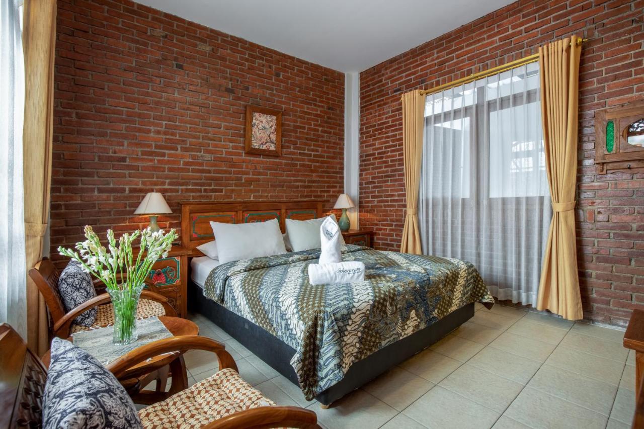 Sekararum Butik Syariah Guesthouse Bandung Exterior foto
