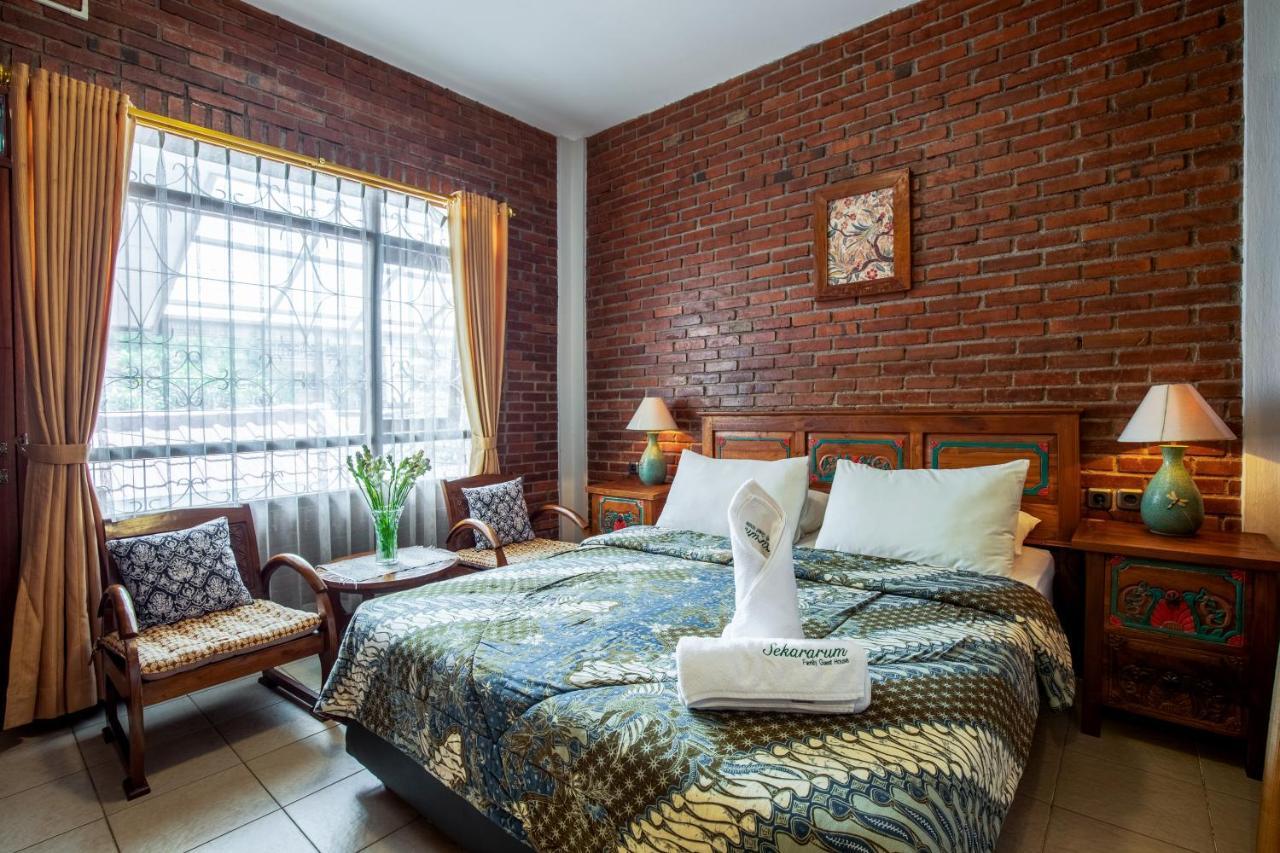 Sekararum Butik Syariah Guesthouse Bandung Exterior foto
