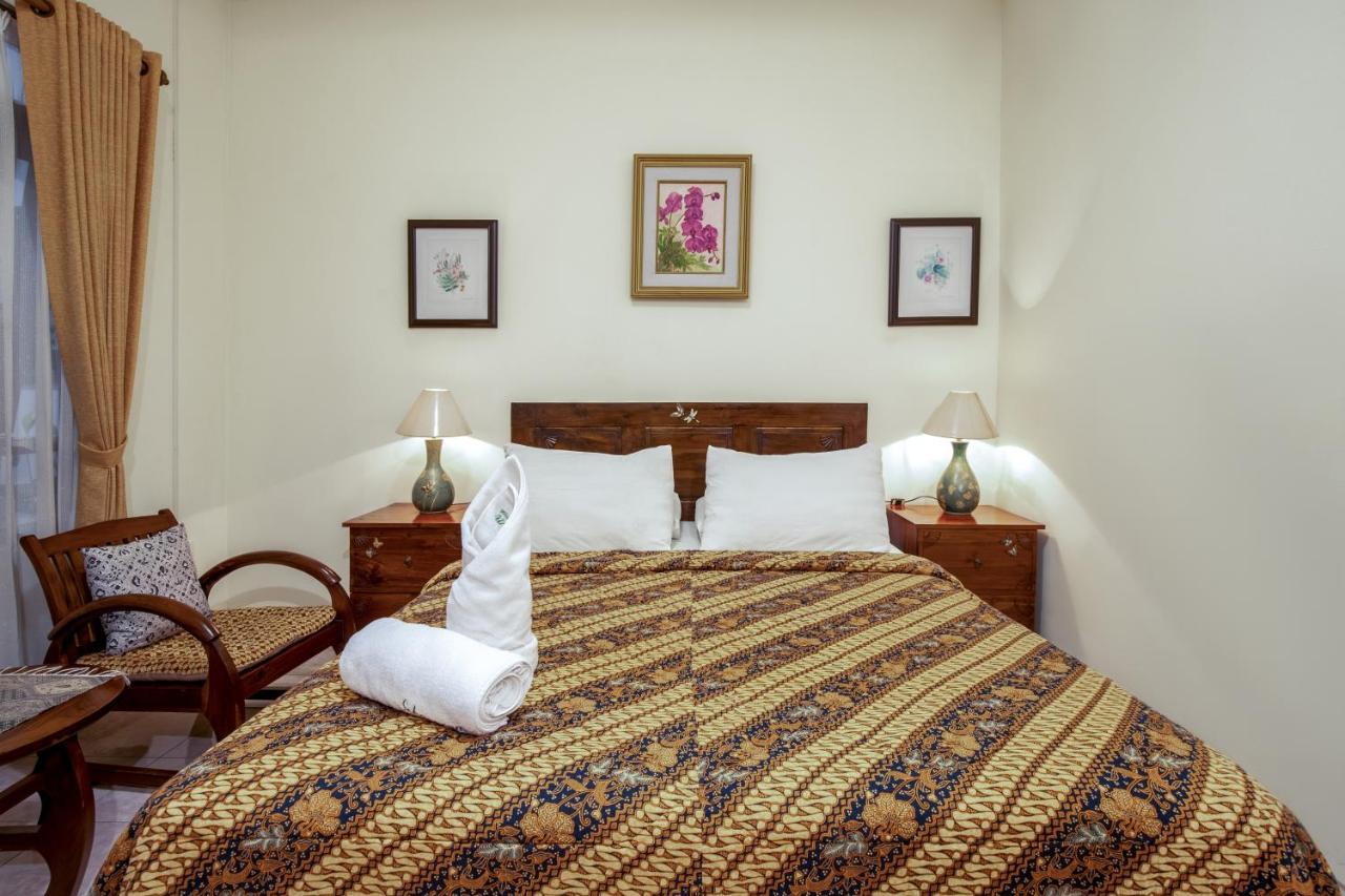 Sekararum Butik Syariah Guesthouse Bandung Exterior foto