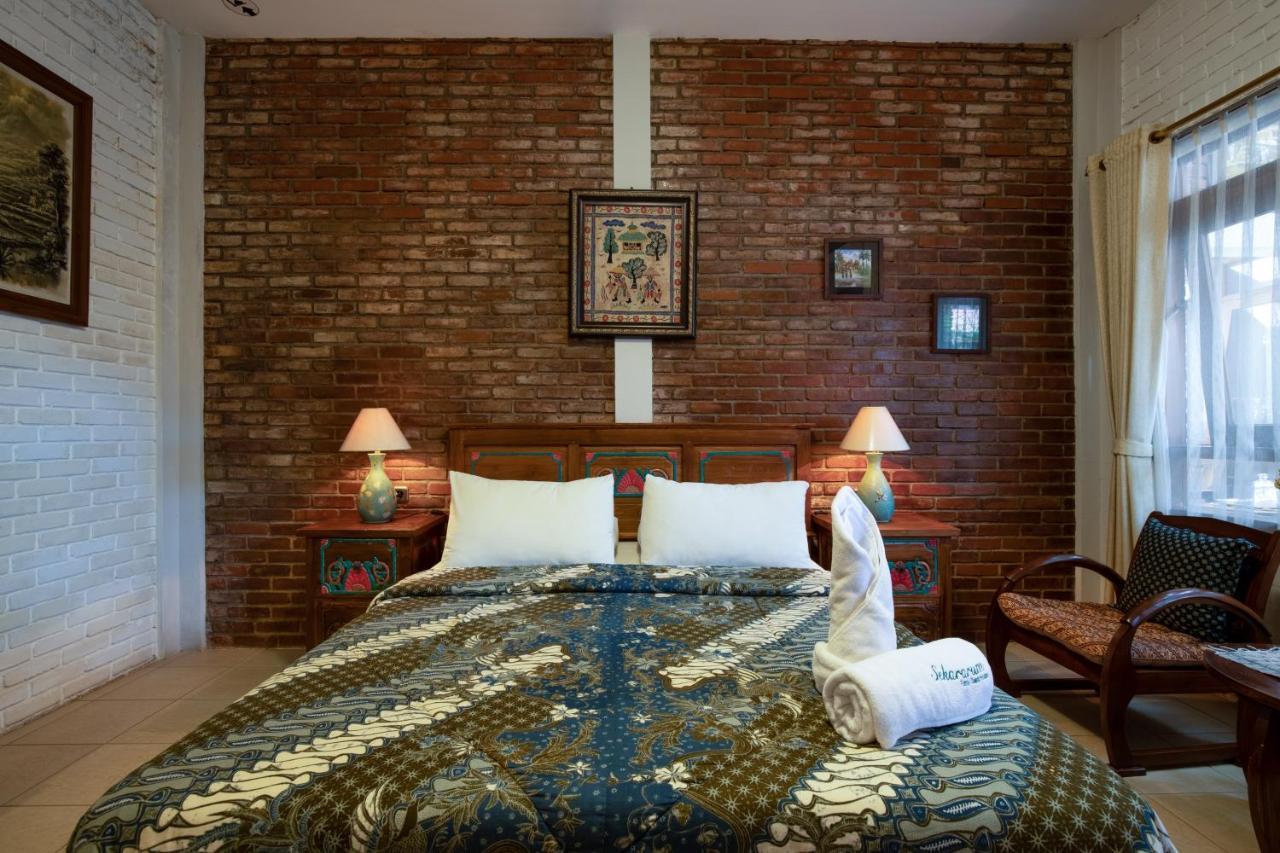 Sekararum Butik Syariah Guesthouse Bandung Exterior foto