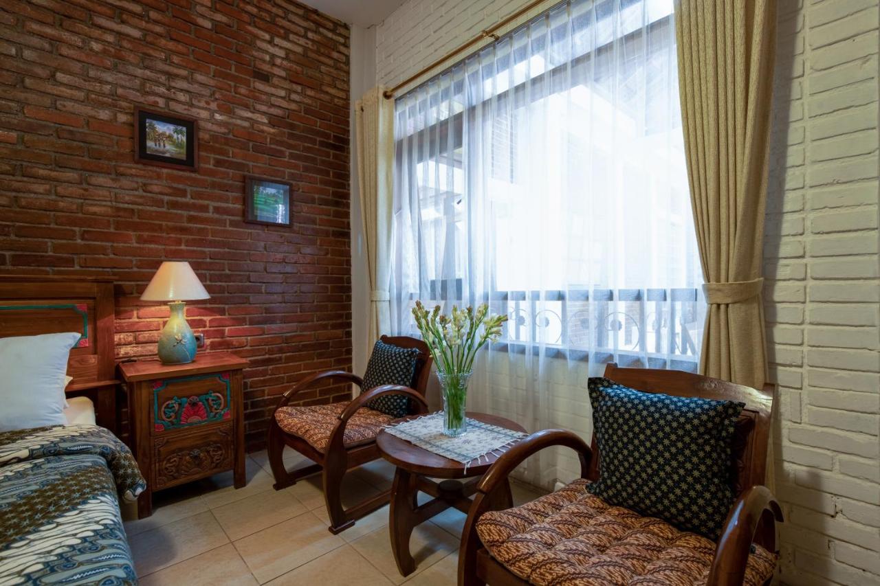 Sekararum Butik Syariah Guesthouse Bandung Exterior foto