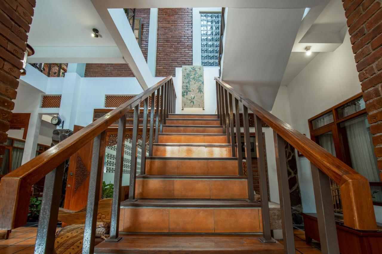 Sekararum Butik Syariah Guesthouse Bandung Exterior foto