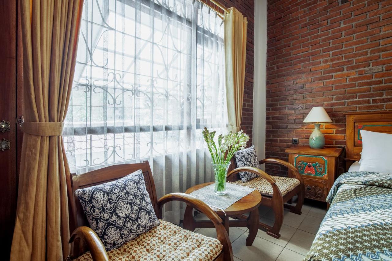 Sekararum Butik Syariah Guesthouse Bandung Exterior foto